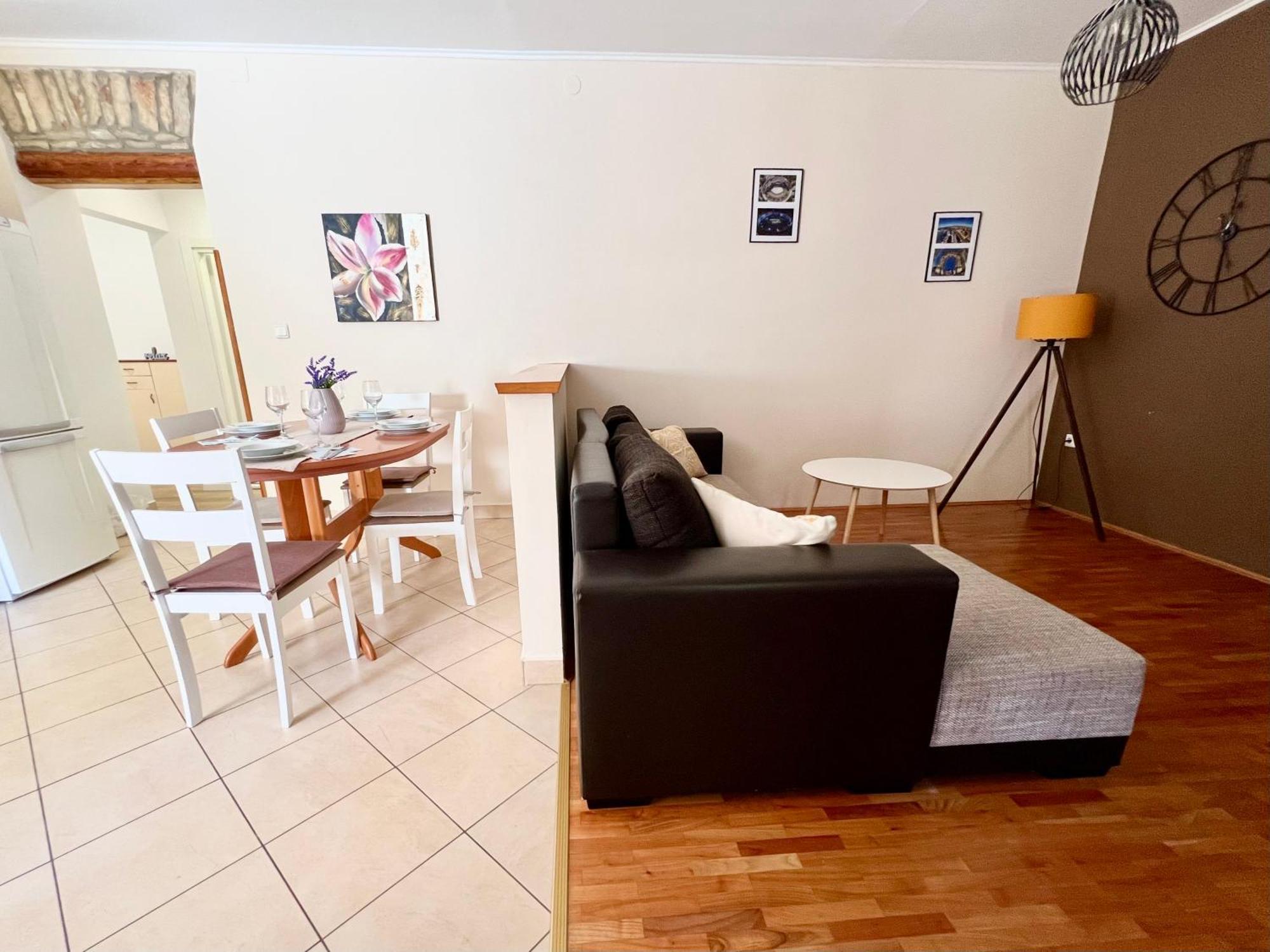 V&V Apartment Πούλα Εξωτερικό φωτογραφία